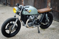 racecafe:  coldwindandiron:  escapefromwithin:  credit: thebikeshed.cc   Hubba, hubba.  That colour