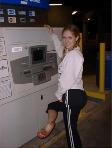 ilovedirtyfemalefeet:  Stacey’s dirty feet