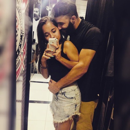 Como se o silêncio dissesse tudo, um sentimento bom que me leva pra outri mundo. A vontade de te ver já é maior que tudo, não existem distâncias no meu novo mundo #CBJR #fortinho #meu 💑😍