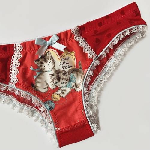 figdays:    Red Heart Valentine Kitten Panty