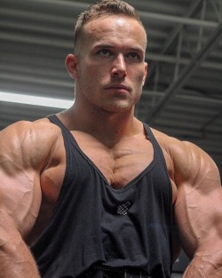 submit2muscle: fedrikw: Tommy Majka  Looking good himbro. 
