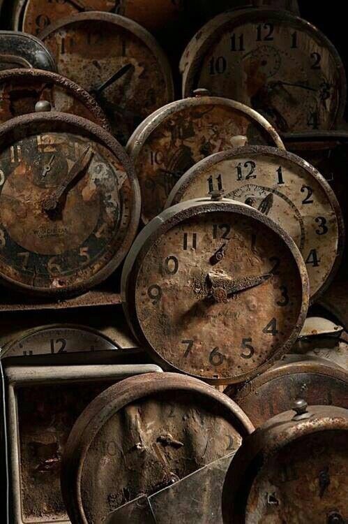 taramysweetlove:“OH”  Oldddd watchesold watches and time pieces could share a lot of history with us