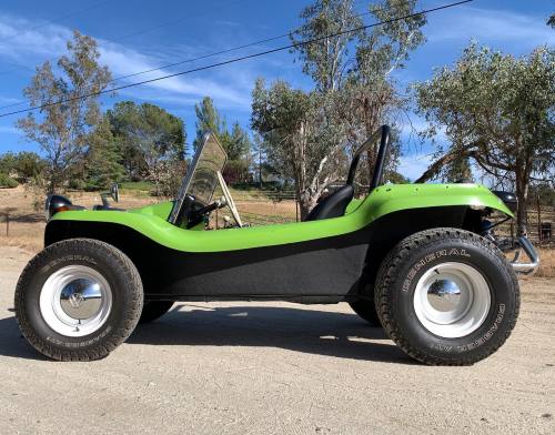 frenchcurious:Meyers Manx Buggies 1966. - source RM Sotheby’s.