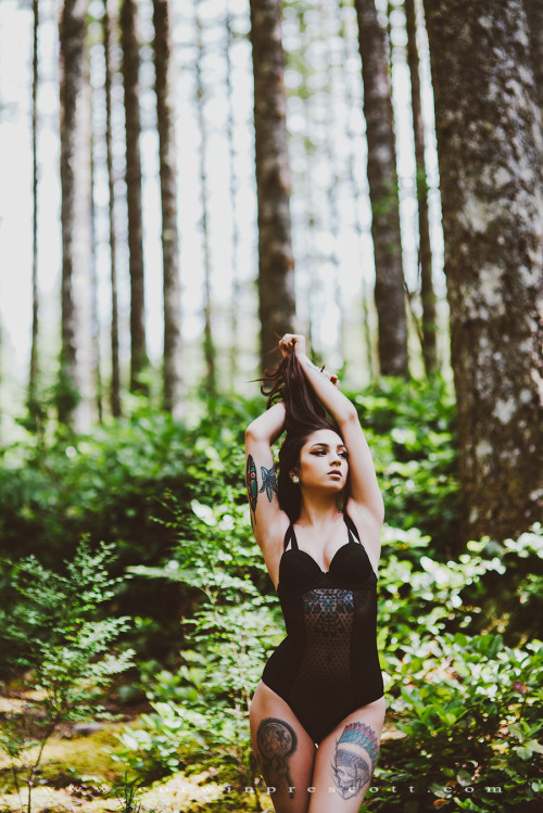 corwinprescott:  “Into the Wild”Rattlesnake Lake, Wa 2016Corwin Prescott - T Lily Taylor - Full series on Patreon 