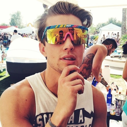 voyage-daans-le-monde:Drew at Coachella 2014 (x)