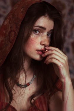 sexy-with-freckles:  Pomegranate http://tiny.cc/lfswiy