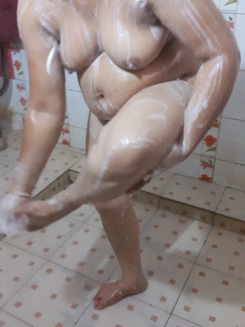 Porn mumbaiswingers:  Baby in a shower photos