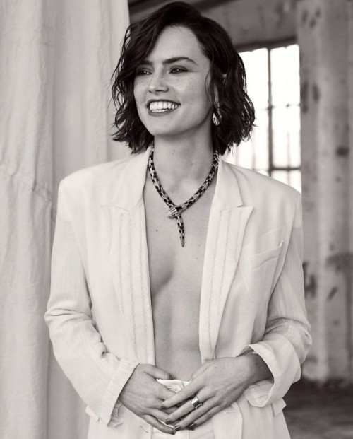 baddestbitchesglobal:  Daisy Ridley