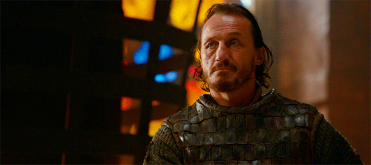 gameofthronesdaily:  No one threatens His Grace in the presence of the Kingsguard!