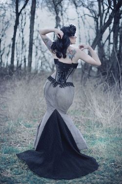 victorian-goth:  Victorian goth http://victorian-goth.tumblr.com/