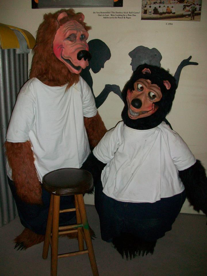unexplained-events:  Some more retired animatronics from my childhood. ( Knoebels