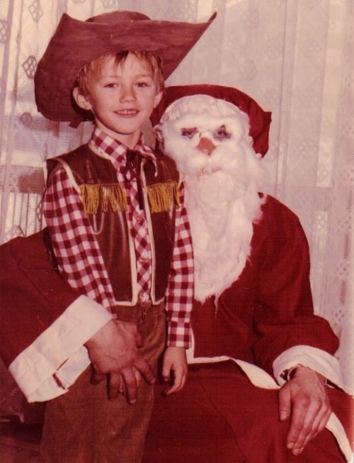 horroroftruant:  Creepy Santa Photos Part III Part I | Part II