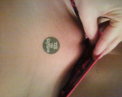 babygirls-sugardaddy:  babygirl629:  daddyssweetslave:  Christmas wishes to all from Babygirl and her Daddy.  xoxo   
