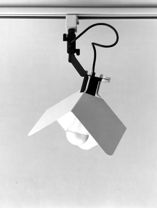 Joe Colombo, lamp Triedro, 1972, for Stilnovo.