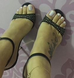 crazysexytoes:  Gorgeous  brandon646