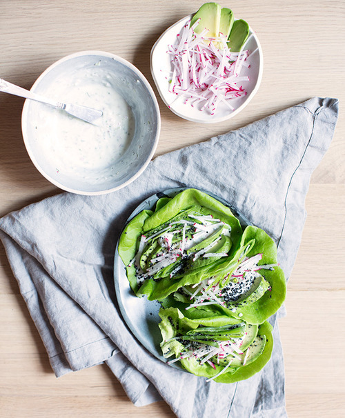 happyvibes-healthylives:Avocado and Snap Pea Lettuce Wraps