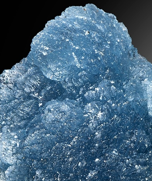 bijoux-et-mineraux:  Suolunite -  Black Lake Mine, Thetford, Quebec, Canada Suolunite is a rare calcium silicate that is normally a pale purple color. This example is outstanding for the species, with gorgeous blue, highly translucent botryoidal crystals.