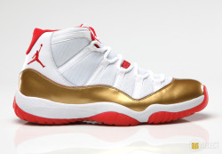 mcfly17:  Currently watching the season opener which is the heat playing against the bulls. And since its championship night Ray Allen is wearing the Air Jordan 11 in a special colorway which is similar to his Boston 11 PEs. but the shoe is white