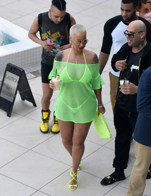 daily–celebs:  1/18/15 - Amber Rose adult photos