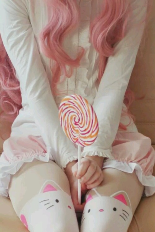 sugary-nsfw:  If anyone knows the source let me know!