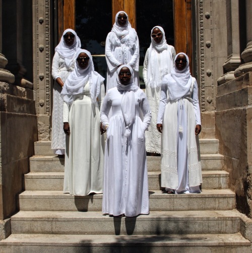 bijah-tuu: saida-dahir: Eid Mubarak from the Dahir Sisters ❤️ Omfg yaaass