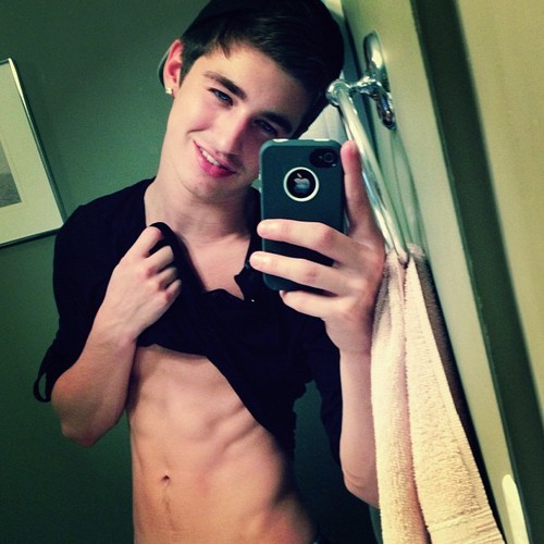 2014homoboy:  boyzwhat:  æ♥  Oh ahhhh ummm…… WOW so many hot boys!!! 
