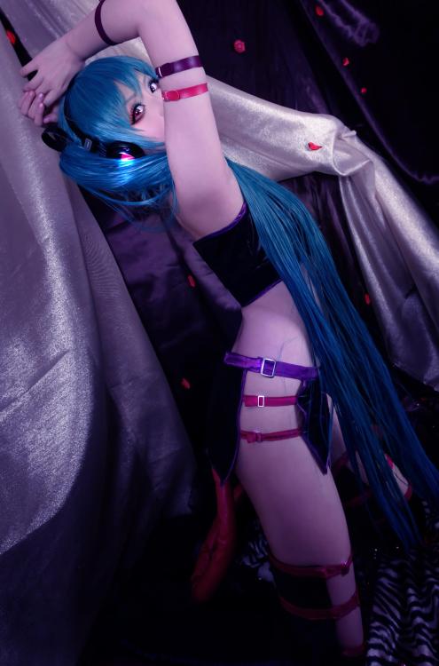 corette:  CN：Kanda Laam  Hatsune Miku @ VocaloidInspired by “Sweet Devil (Youtube)”info : worldcosplay / blog / FB  