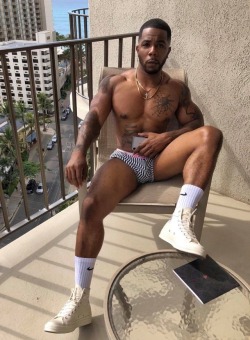 chibruhman1963: jerzered:    Sexy 🤤👍🏿   Sexy brother