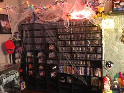 isquirtmilkfrommyeye:  This year for Halloween, and since Luigi’s Mansion 3 was announced, I decided to decorate the game room to look like Luigi’s Mansion.