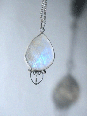 misstressvictoria: Just watch the way it catches the light   So sparkly so enticing