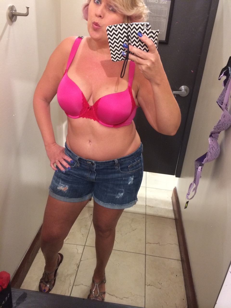 rockthemcurves:Another dressing room pic. Trying on bras… Guys if you only knew
