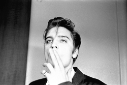 vintagegal:  Elvis Presley photographed by Alfred Wertheimer, 1956