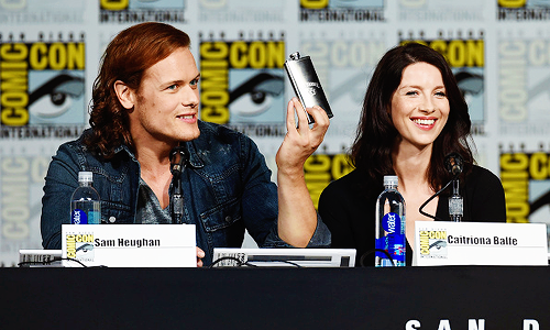 lena-headey: Sam Heughan and Caitriona Balfe at the Outlander panel during Comic-Con