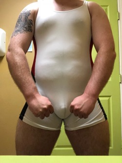 jesserobster:Slick in my sweaty singlet