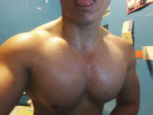 bluefluffypuppies:  Chest day is my favourite day