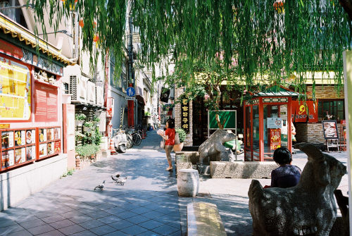 中華街 (4) by INVISIBLE AVia Flickr:CONTAX G2+Carl Zeiss Biogon T* 2.8/28 KODAK GOLD 100