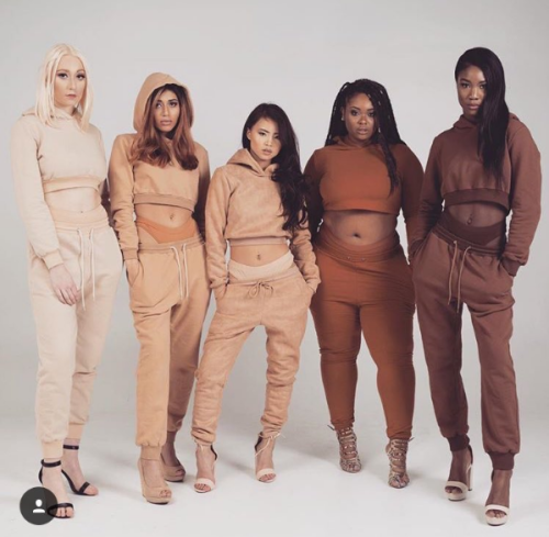 uropyia: less-hate-more-lesbians:  a-fairy-named-eleri: I love how not only are these women different skin tones but they’re also different body types. sometimes the world can be okay  this is so beautiful!!!!   I lov e this 