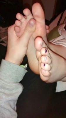 ashfeet:  Foot massage photos from the weekend