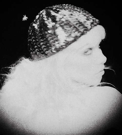 katysdaisies:CARLY RAE JEPSEN in The Lonesliest Timefeaturing Rufus Wainwright, dir.