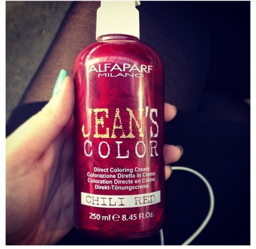 This crates the best pink/red ever!!!! I want it! #hairdye #beauty #chilired #color