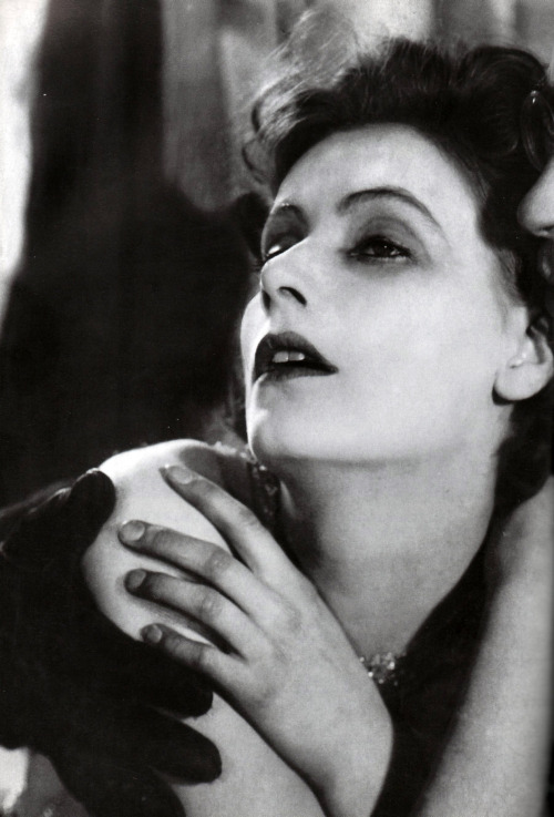miss-flapper:Greta Garbo photographed on the set of The Joyless Street, 1925
