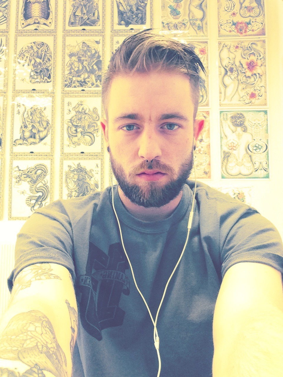 teawiththomas:  Hey, I’m back. Hello, this is my face.  Beautiful face. haha