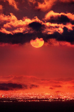 r2–d2:  Strawberry Moon by (™ Pacheco)