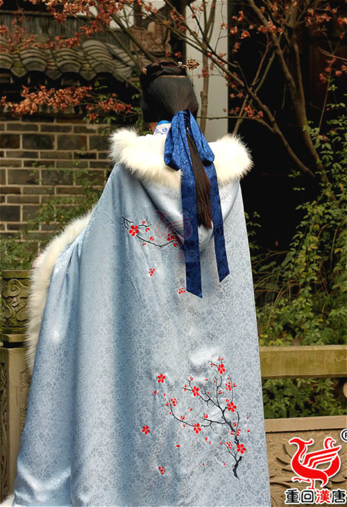 hanfugallery:Traditional Chinese clothes, hanfu. Doupeng(cloak) collection via 锦瑟衣庄, 重回汉唐, 清水溪.