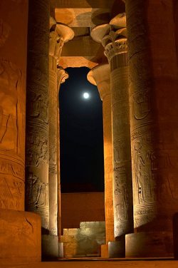 arjuna-vallabha:  Kom Ombo Temple at night, near Aswan, Egypt