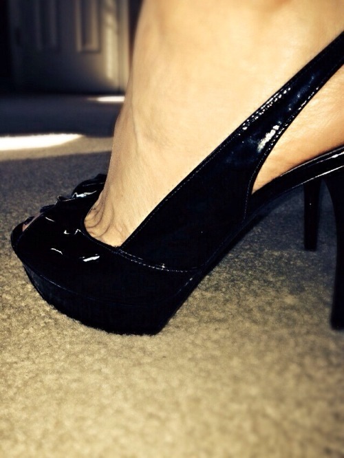 senkelstoss: perfect-hotwife-feet: My sexy hot wife shoes! Anyone like???