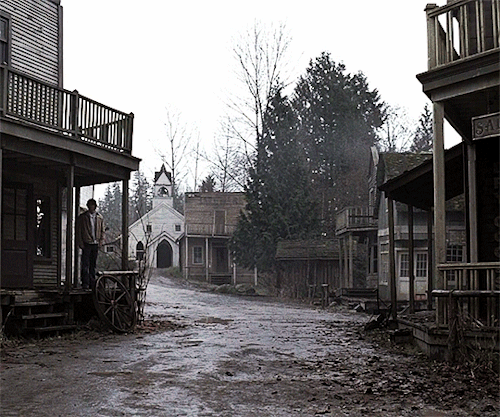 becauseofthebowties: @spncreatorsdaily’s Halloween Celebration - Day 5: scary places/scenery↳ 