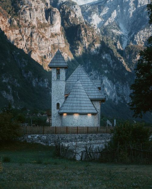 Iconic. Photo:@dimavisuals • • • • #albaniadiscovered #albania #shqiperia #architecture #archilovers