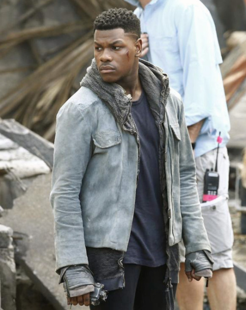 bohdisrook: John Boyega on the set of Pacific Rim