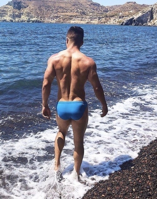 Guys In Speedos
